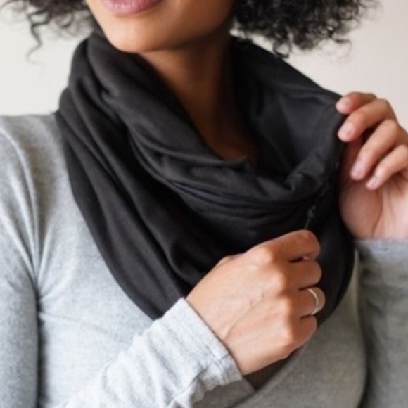 Beyond Yoga Infinity Scarf Black Pocket One Size - Picture 1 of 7